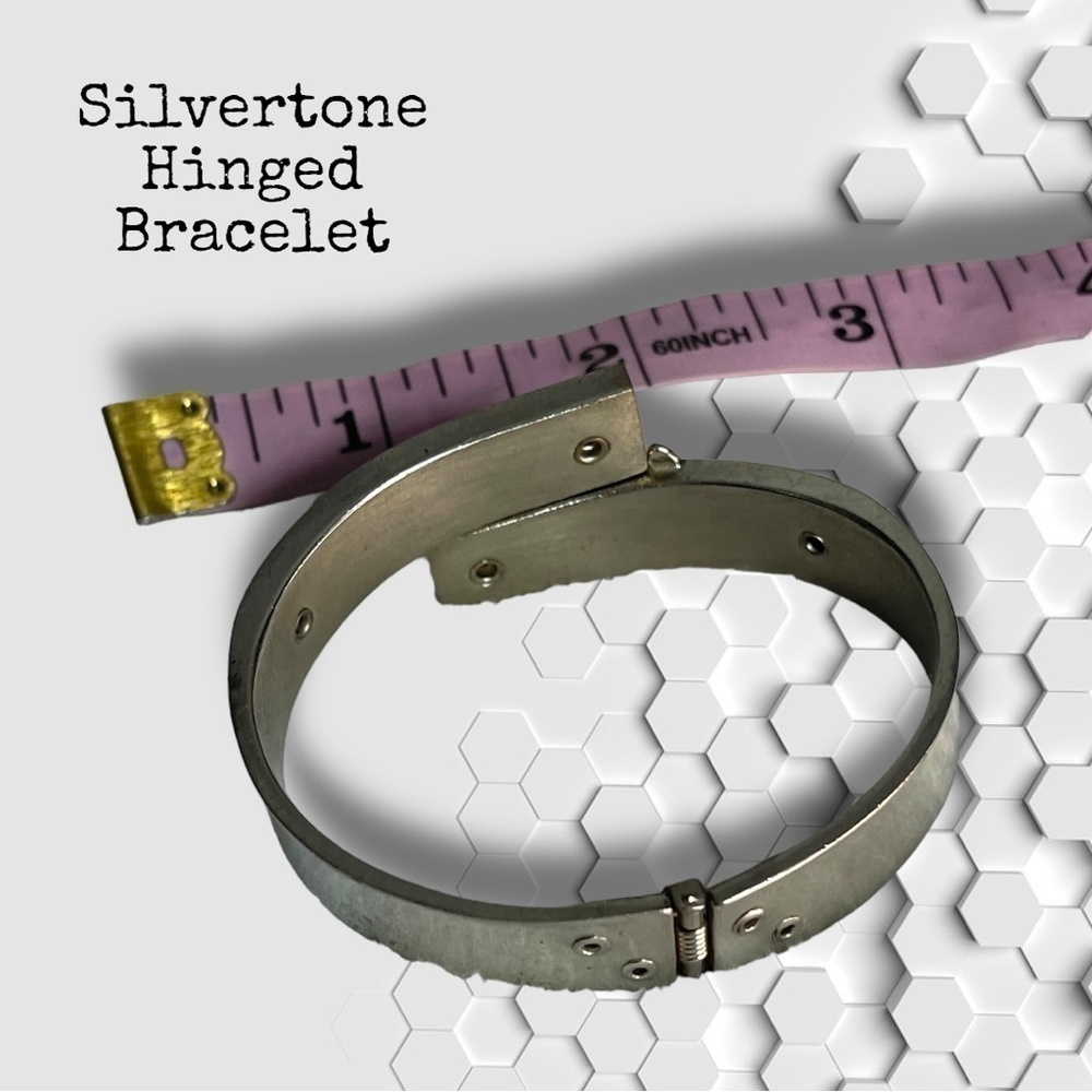 💍 Ornate Hinged Silvertone Bangle Bracelet - Picture 5 of 6